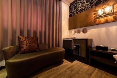 The Riverside Hotel Fashion