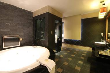 Seasons Boutique Motel