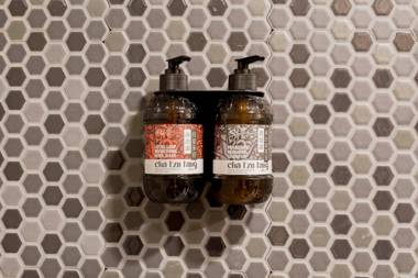 Single Inn-Kaohsiung Station