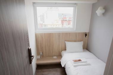 Single Inn-Kaohsiung Station