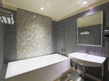 Royal Group Motel Buo Ai Branch