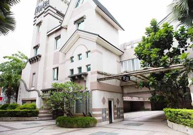 Royal Group Motel Chien Kuo Branch