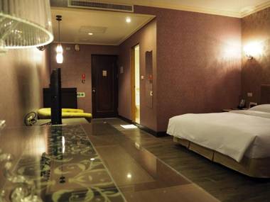 The Riverside Hotel & Motel