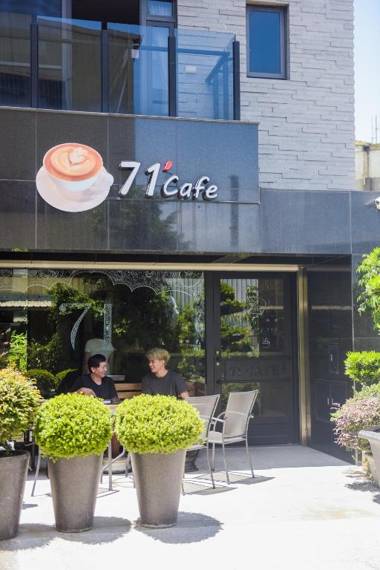 71 Cafe B&B