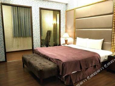 Flower Country Motel - Lian Tan