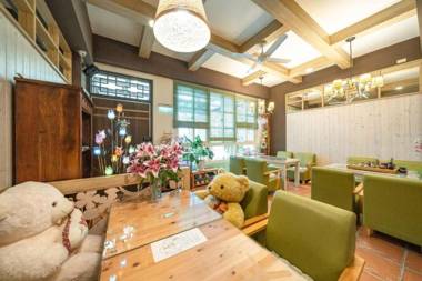 Feather and Flowers Homestay