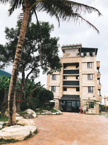Propitious Castle B&B