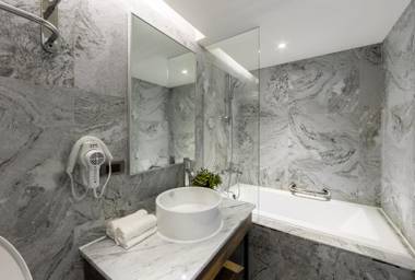 Lan Kwai Fong Garden Hotel