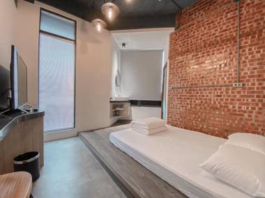 Oinn Hotel & Hostel Chiayi