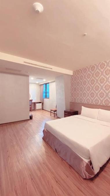 Crystal City Hotel
