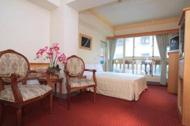 Longchi Hot-Spring Hotel