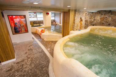 Hua Ge Hot Spring Hotel