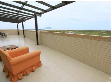 Meet Love at Pacific Ocean Turtle Island Bed and Breakfast