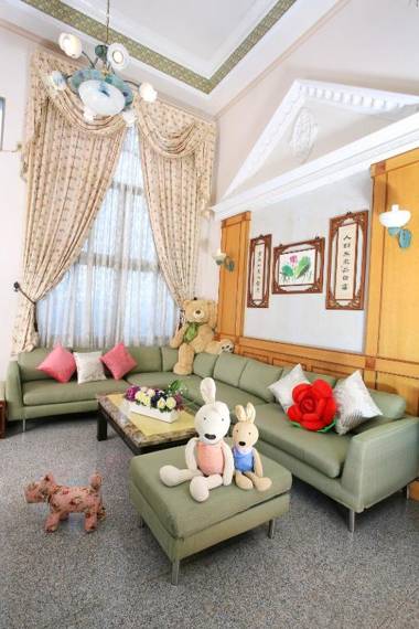 Flower Bird House B&B