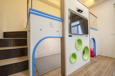 渡小夜電梯民宿 Yilannight B&B