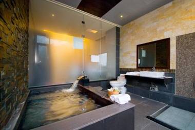 Jiaoxi Guanjinglou Hot Spring Club