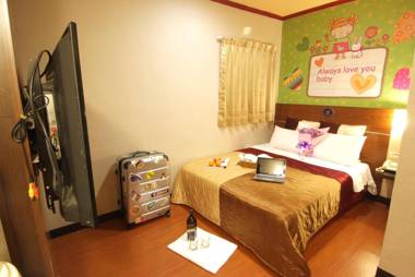 Golden Swallow Hotel