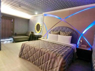 Full Moon Boutique Motel