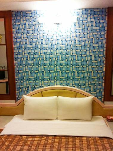 Green Yard Business Hotel