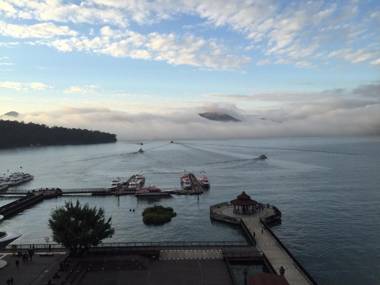 Hu Yue Lakeview Hotel