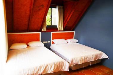 Yue Lake Backpackers