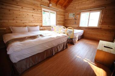 溪頭 杉溪鹿莊園-獨棟式小木屋&溜滑梯小木屋請選家庭房