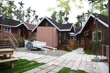 溪頭 杉溪鹿莊園-獨棟式小木屋&溜滑梯小木屋請選家庭房