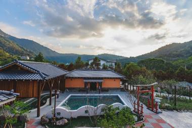 Huaman hot spring villa