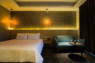 Hu An--The Lakeside House