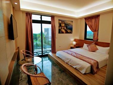 Yellow Pui & Railway Inn