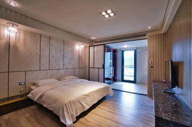 Taihe sun and the moon hostel