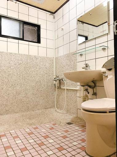 Forever Happiness Hostel