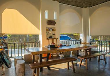 Changxing White House-Sun Moon Lake