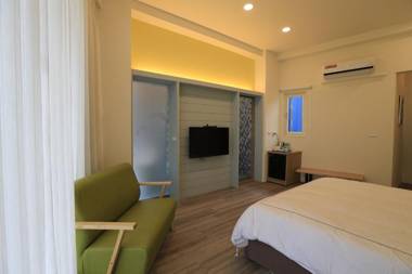 The Riverview Retreats