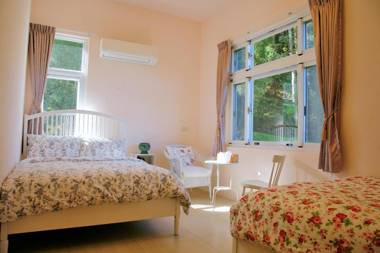 Yanzitao Pottery Coffee B&B