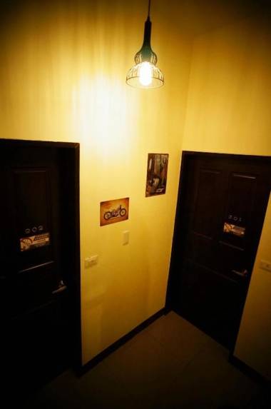 煙燻貓民宿 tesla充電需電洽