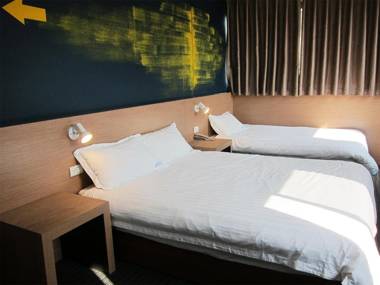 Breeze and Waves Hostel