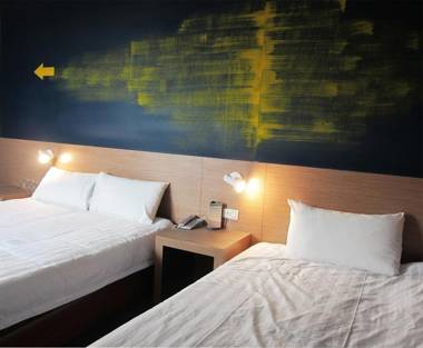 Breeze and Waves Hostel