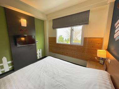 Breeze and Waves Hostel