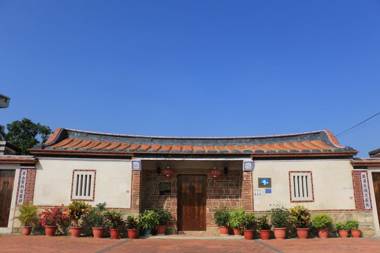 Longmen Inn Bed and Breakfast