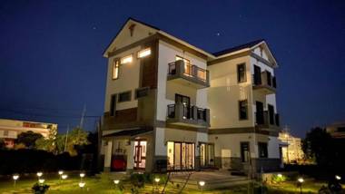 Otter footprints B B