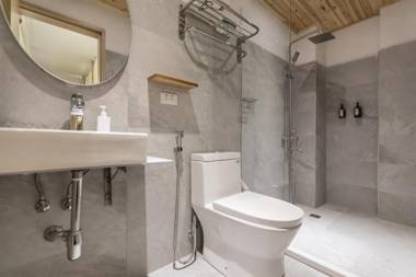 Tiin Tinn Inn - Tiehua Xiutai