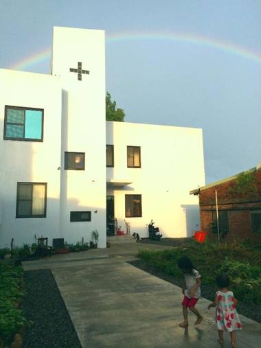 Tree House Café & Homestay