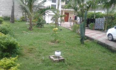 JJ & JE Family House