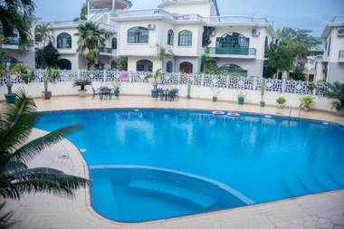 Luxurious Mini-Mansion Villa Adjacent To The Beach