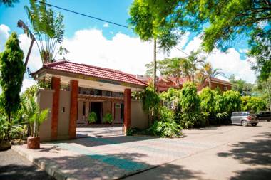 Lush Garden Business Hotel