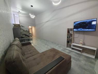 Студія 10 Вілле Жаткіна біля ТЦ Нікольский