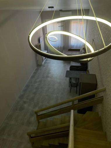 Студія 10 Вілле Жаткіна біля ТЦ Нікольский