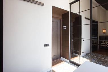 Апартаменты-студио возле Зеркальной струи