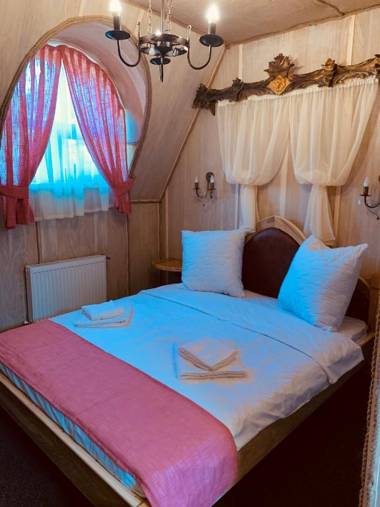 Готельно-ресторанний комплекс «Галицький замок»